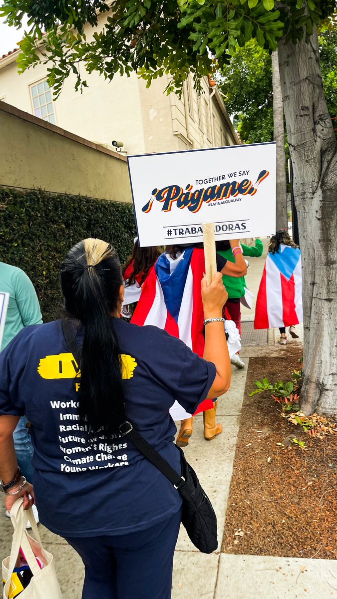 Proud to stand in Solidarity w/ LCLAA &amp; AFT siblings in support of the SAG-AFTRA strike. <a href="/LCLAA/">LCLAA</a> <a href="/lclaalosangeles/">LCLAA Los Angeles</a> <a href="/sagaftra/">SAG-AFTRA</a> #UnionStrong <a href="/AFTEVPDeJesus/">Evelyn DeJesus AFTExecVP 🇺🇸🇵🇷📚👩🏻‍🏫⛪️</a>