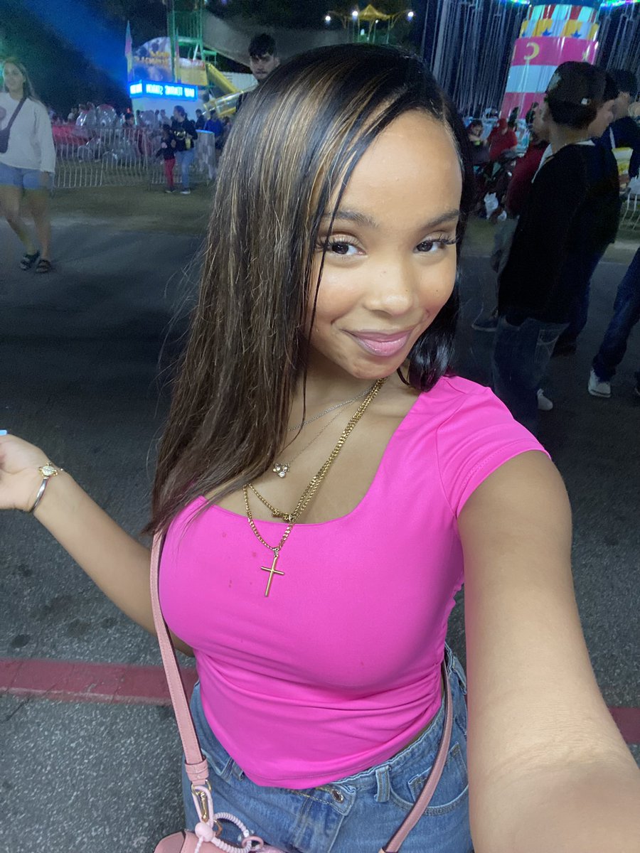 joidabarbie's tweet photo. Here I am 😋 https://t.co/KT43HmgYZJ