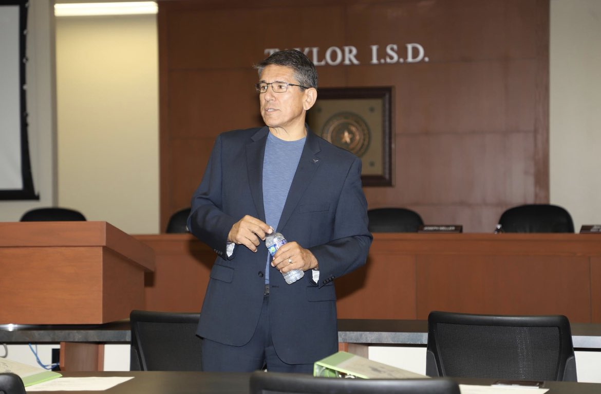 stevefloresTX's tweet photo. I stand tall for public education! Join me @GovAbbott. Our public school teachers, administrators, staff and students deserve it. Invest this 3rd special session on education that impacts our 5M plus students in Texas. https://t.co/KdMooDxHqV