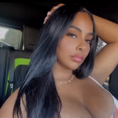 Bellindawells's tweet photo. #NewProfilePic https://t.co/ToarEZgCy9
