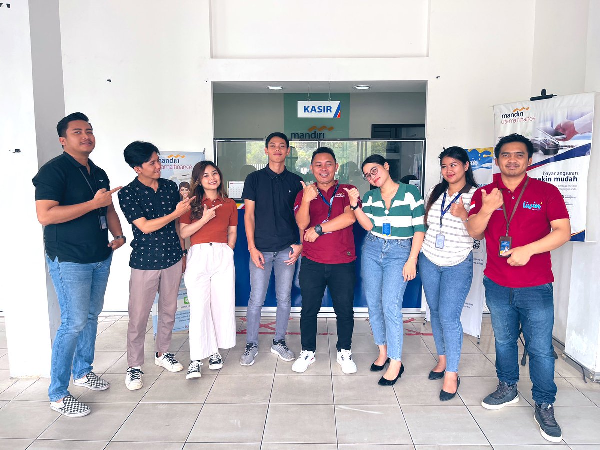 efngrhno's tweet photo. Pagi ini rasanya emosional sekali. Walaupun baru kenal ntah knp ada rasa haru di dalamnya. Sedikit byk ilmu yg diajarkan, dan itu sangat2 berharga bagiku. Senior pertama yg mau mengajari aku yg blm ada pengalaman ini. Sukses trs bang, see u on the top! https://t.co/y13spqgVOW