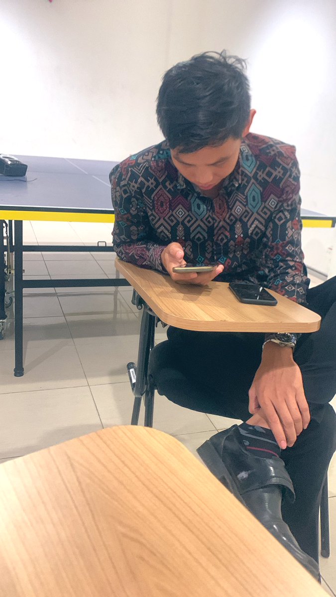 efngrhno's tweet photo. Pagi ini rasanya emosional sekali. Walaupun baru kenal ntah knp ada rasa haru di dalamnya. Sedikit byk ilmu yg diajarkan, dan itu sangat2 berharga bagiku. Senior pertama yg mau mengajari aku yg blm ada pengalaman ini. Sukses trs bang, see u on the top! https://t.co/y13spqgVOW