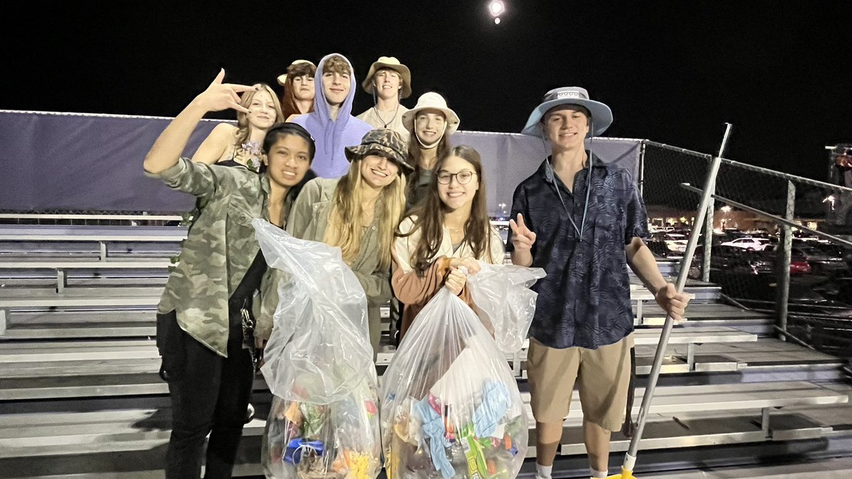 Mrs_Yost8's tweet photo. Thank you @GOWHS_StudSec Clean Up Crew!! Thanks for taking pride in our school and helping to keep our stadium clean! #SettingAGoodExample #DoingTheRightThing #ItsCalledBeingAGoodPerson! @WaucondaHS118 @WaucondaCUSD118 https://t.co/P9uXhIVUK7