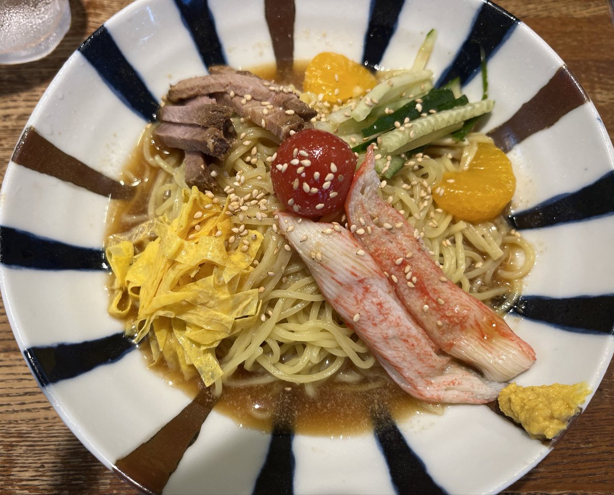nicoQiL6's tweet photo. 今日もあっつい…
ひるめっしゃー‼︎ヽ(´▽｀)/

は、冷やし中華と餃子。 https://t.co/cABL0zqKIw
