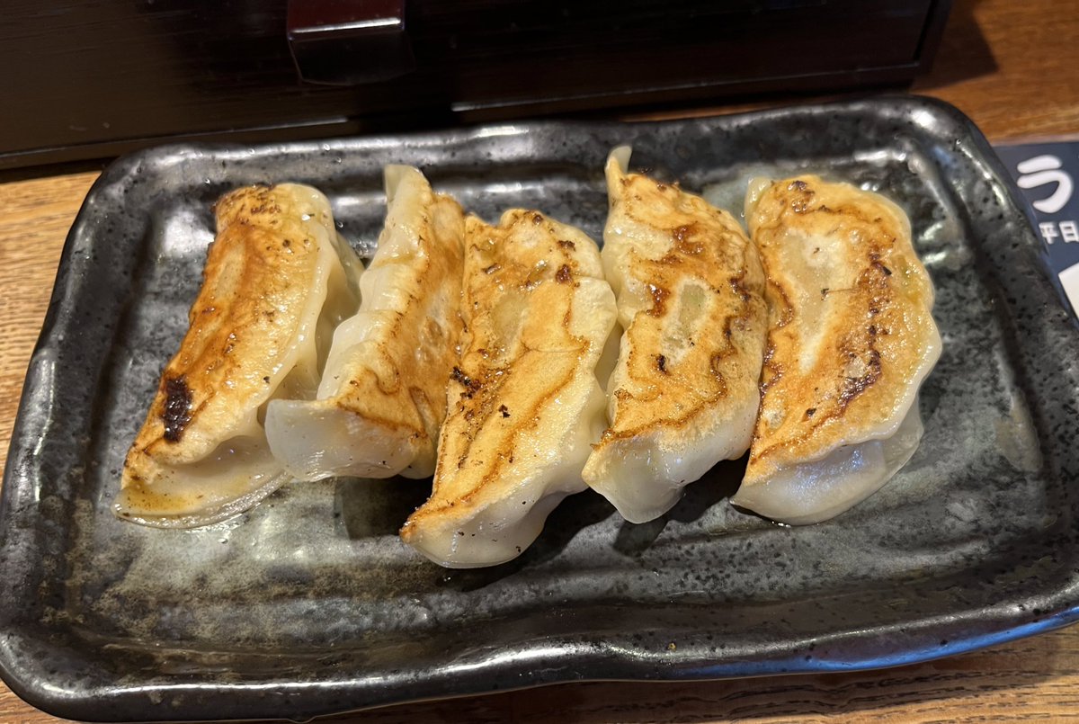 nicoQiL6's tweet photo. 今日もあっつい…
ひるめっしゃー‼︎ヽ(´▽｀)/

は、冷やし中華と餃子。 https://t.co/cABL0zqKIw
