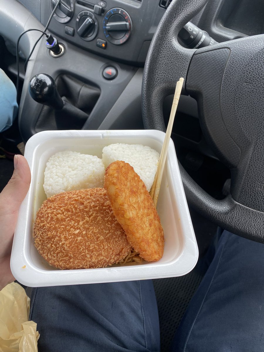 kikyou__'s tweet photo. カレー焼きそばオニギリオニギリカレーパンハッシュドポテトオッサン https://t.co/hhr5xOiirC