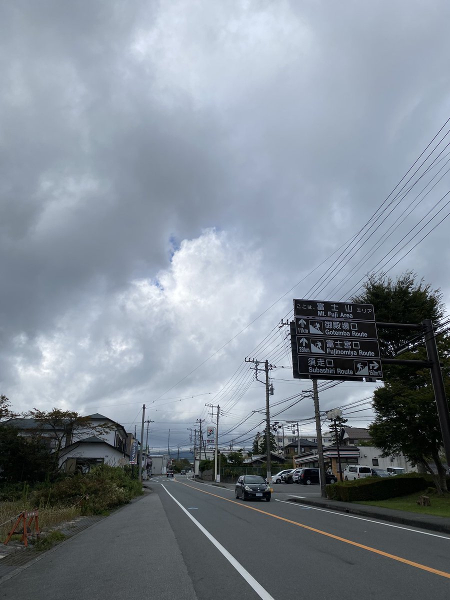 chariderMOCCHAN's tweet photo. う���ー！富士山全く見えないんですけど。
#富士山スカイライン
#フジイチ https://t.co/5KBb7uus5U