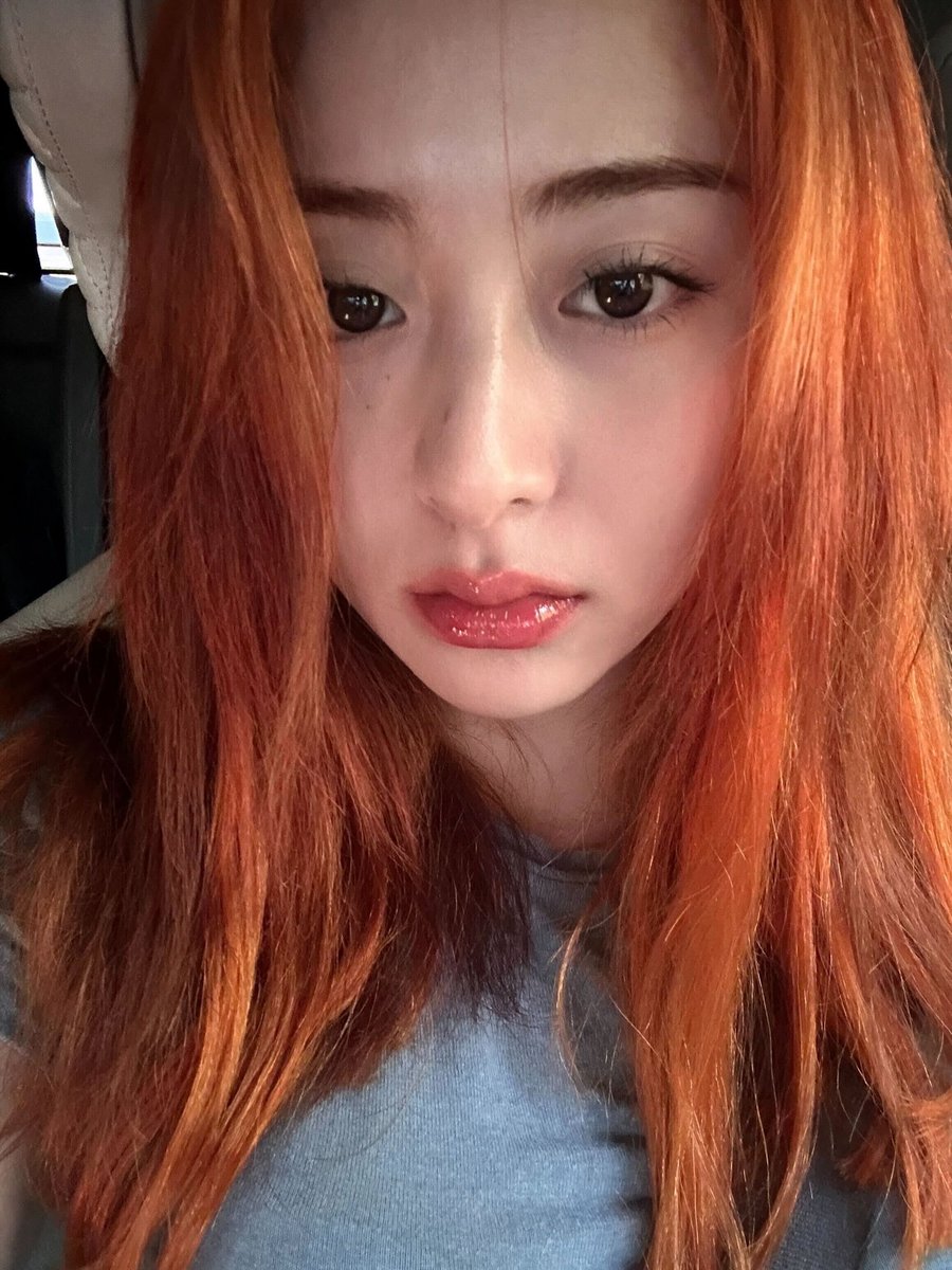 즐거운 추석 보내세요 피어나 :)
happy chuseok everyone
🌕🍂🐇
#르세라핌 #허윤진 #LE_SSERAFIM #HUHYUNJIN