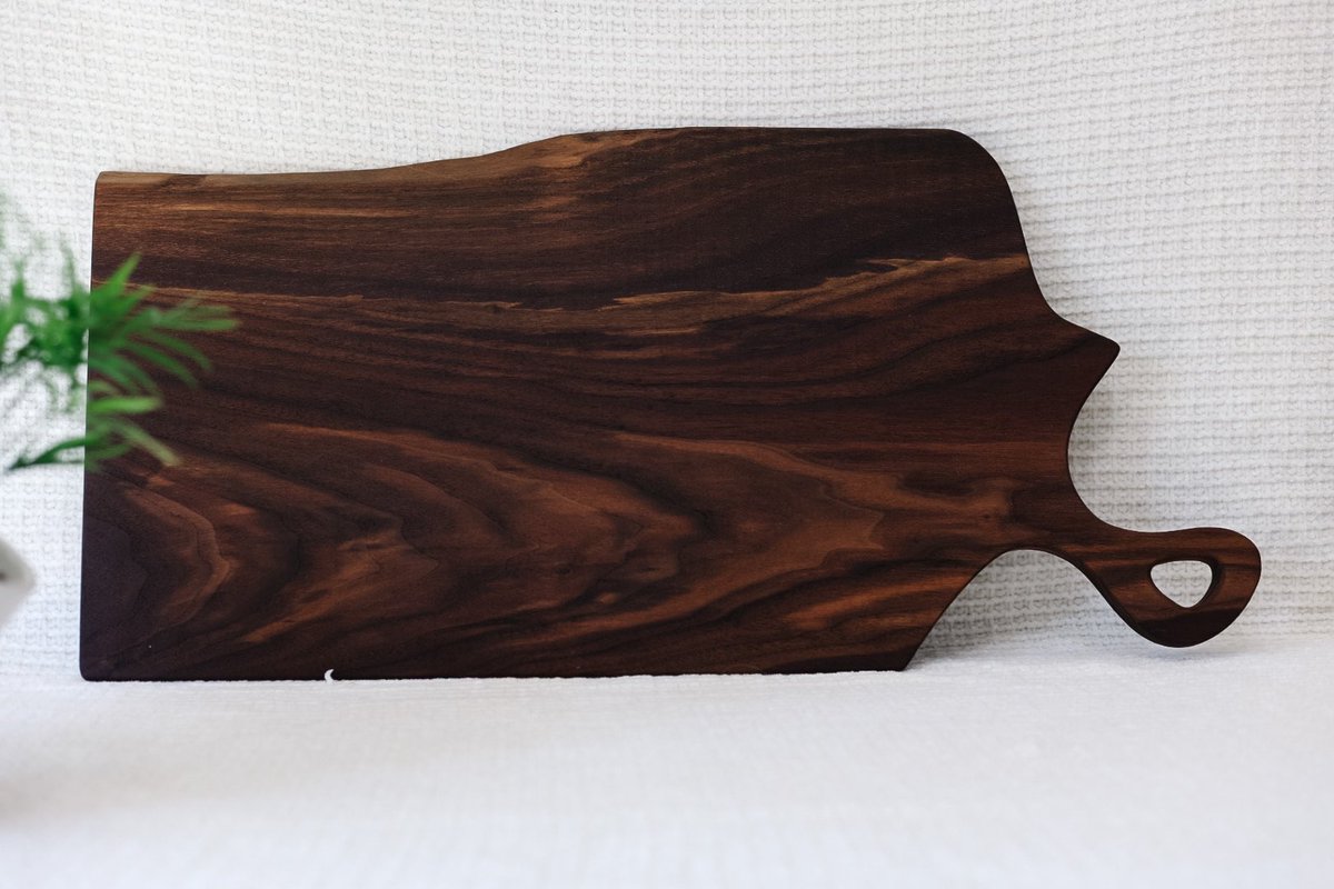 Check out this beautiful piece!!! 

instagram.com/thewoodshopgal…

etsy.com/shop/WoodshopG…

#etsy #etsyhandmade #etsyshop #etsystore #woodshop #woodshopgallery #homemade #handmade #liveedge #cuttingboard #woodworking