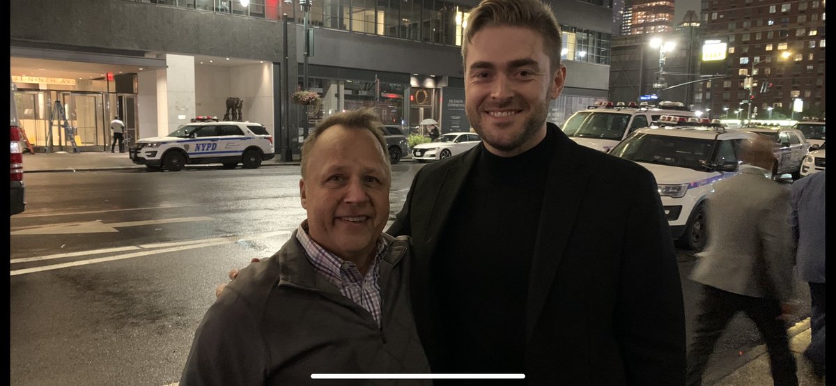 Chrispet33's tweet image. Had the absolute pleasure of meeting @cryptolewlew before the #ProperParty. Thank you Lew for getting my wife in. Awfully nice for a southerner! (Inside joke😃) a magical night!