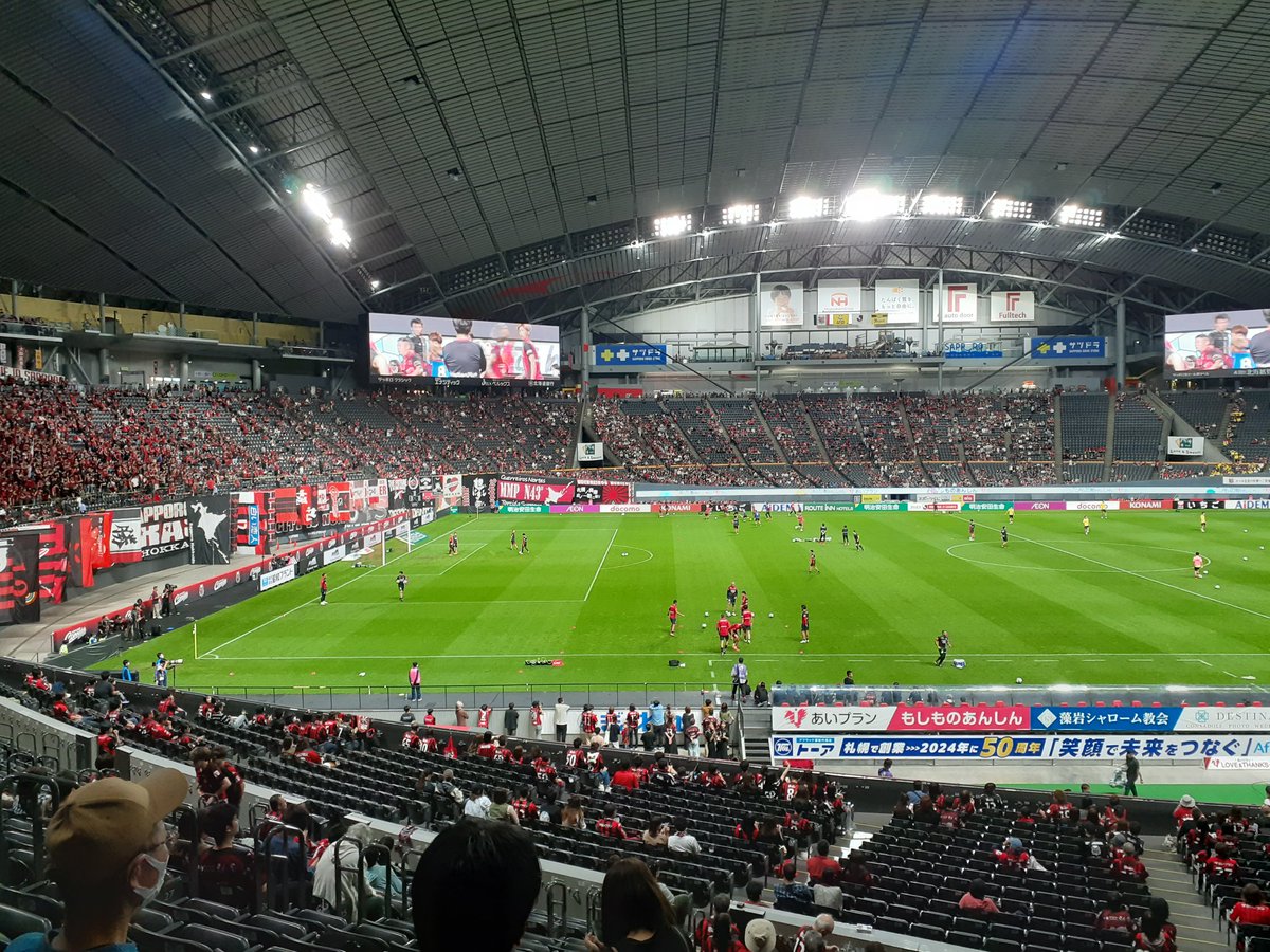 consamama12's tweet photo. 今日はここから。
多忙、体調不良で３ヶ月ぶりのコンサ参戦。
ドームに着いただけで感激。勝ち点３で泣きたい。 https://t.co/AluRH1gfXX