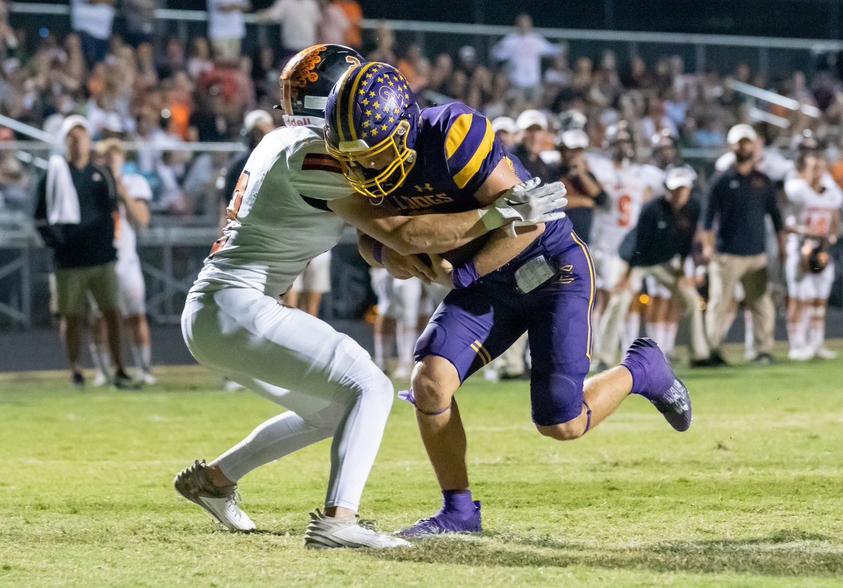 dgoodwin_74's tweet photo. Edgewood hold off Grand Saline with a massive goal line stand on a two point conversion to win 28-27! 
Possible season saver! 
Big night for 2 and a pivotal pick by 10 @etvarsity @EdgewoodRadio @Edgewood_Ath @903Sports https://t.co/eevp3Sxjwu