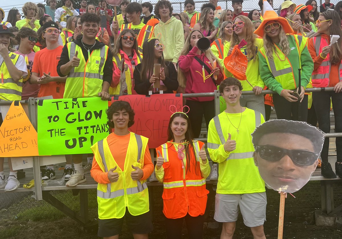 Chippewa Valley Football Alumni Families (@cv_bigredbacker) on Twitter photo Shout out to the best Student Section in Michigan <a href="/RRZ2019/">The Rowdy Red Zone</a> & hats off to their leaders Driss, Brianna & Dennis! Shout out to the best Student Section in Michigan <a href="/RRZ2019/">The Rowdy Red Zone</a> & hats off to their leaders Driss, Brianna & Dennis!