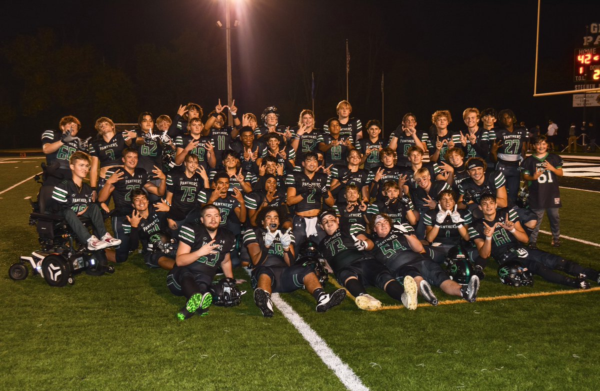 GREENDALE PANTHERS WIN💚🖤
Final Score:
Greendale 42 | Greenfield 28

Greendale also secured their spot in the playoffs‼️