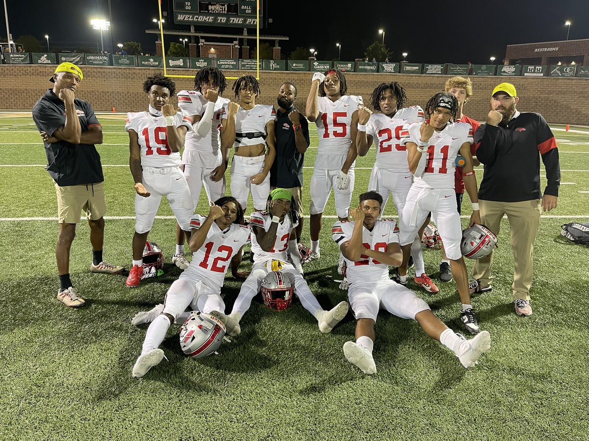 DennisCurrence's tweet photo. It’s the Team!!!Solid night as a team 31-3 win over Catawba Ridge &amp; I’m proud of our Wideouts The Formula1 Team.@southpointeFBSC @Coach_VanHorn @CoachQwright @LoveZaheem @DailanDuncan @toquickjordan @LoveZaheem @_mikeymann @jordanbcollins @CoachDezM https://t.co/UzZEcofwe2