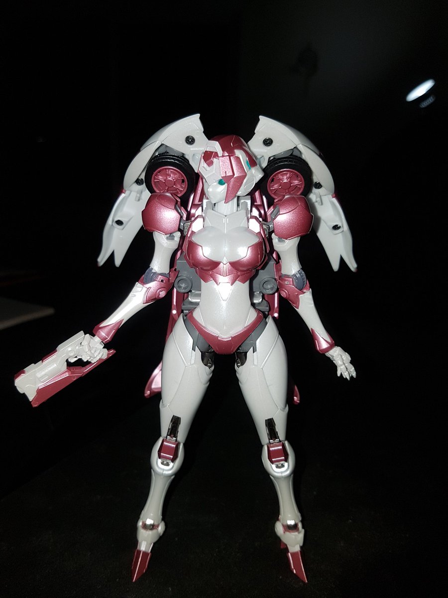 TheLocalBard's tweet photo. I took this pictures of Nicee, so look at them I guess.
#EX01Nicee #Nicee #Pink #RobotGirls #ToyPhotography @Phoenix_BFB https://t.co/0biqthN1yw