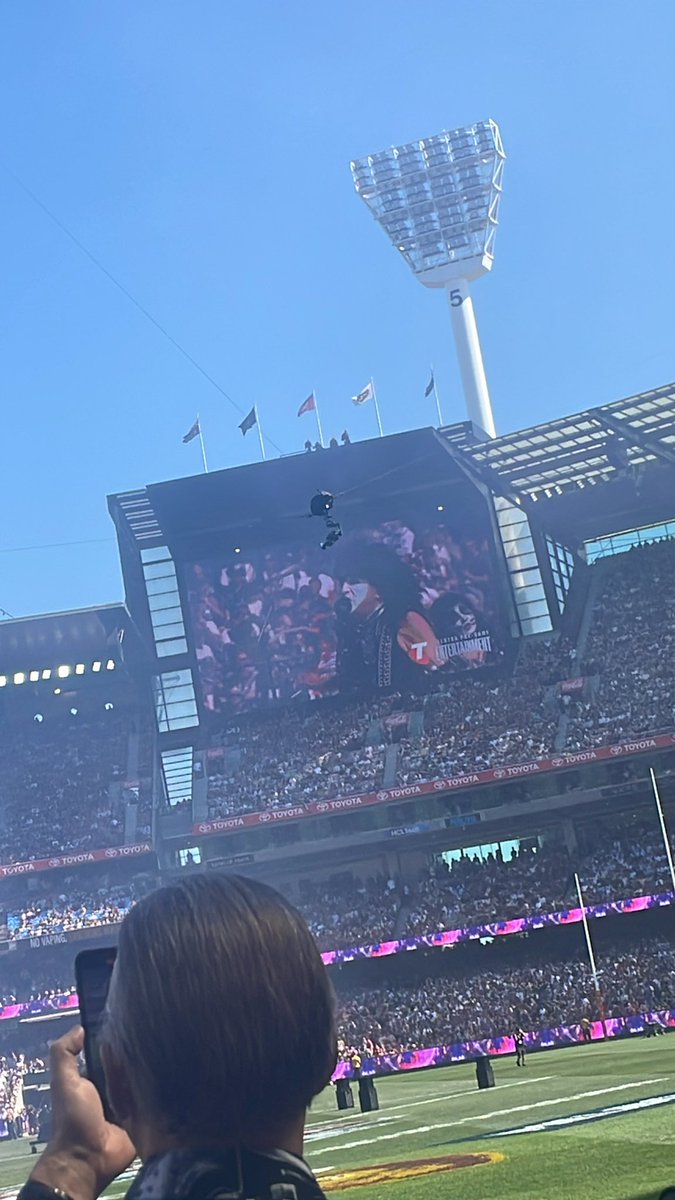 Who tf is sneaking on top of the mcg? 😂 @mcg #AFLGF #AFL