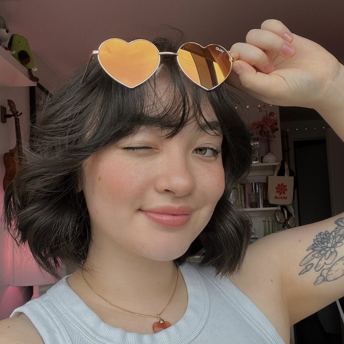 mxmcloset's tweet photo. maia is wearing 

• quay australia heartbreaker sunglasses 
   - $59 (on sale!)

🔗: https://t.co/hHL10uc8qQ… https://t.co/PvM8MeBDGj