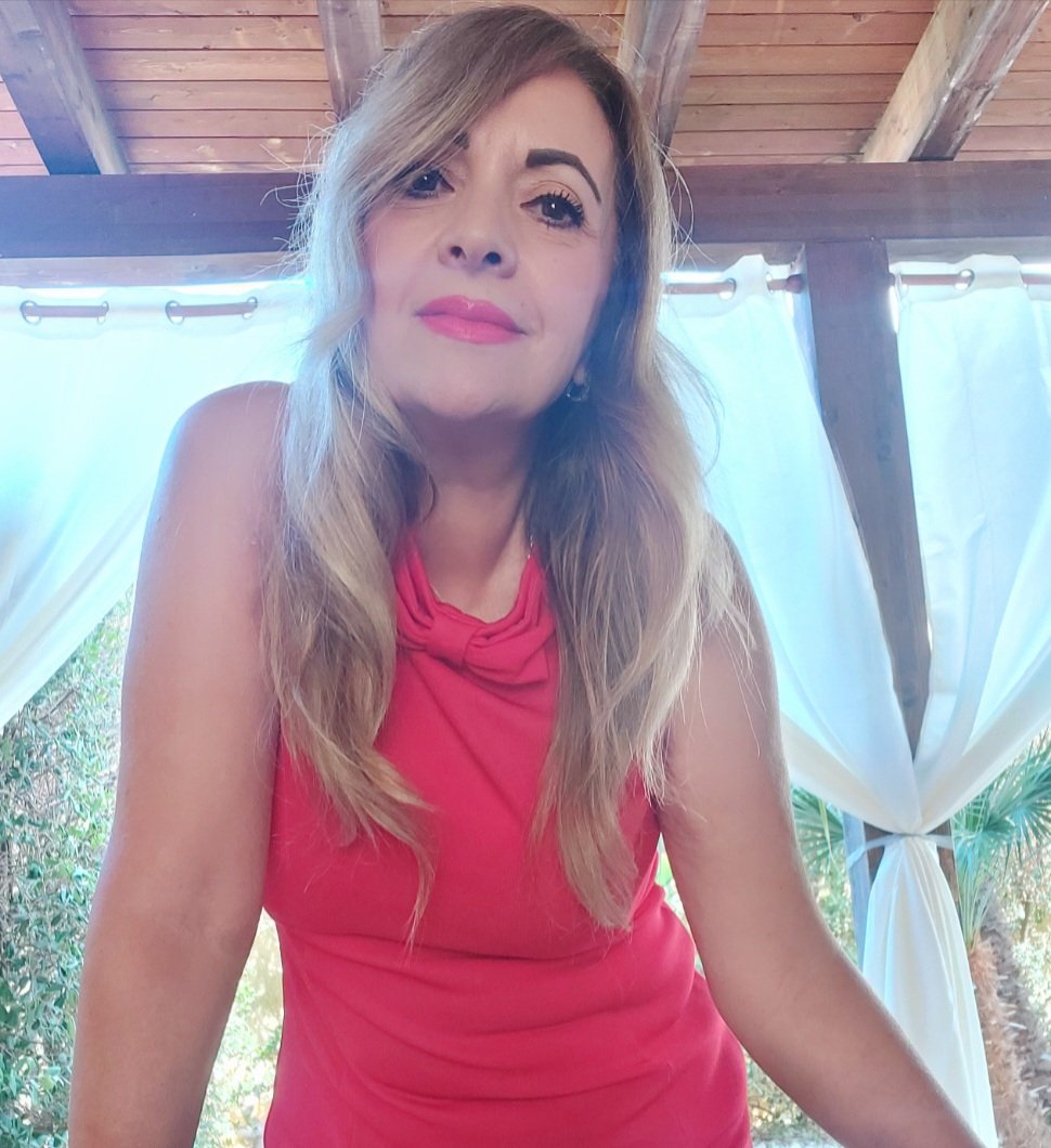 Vale22046's tweet image. Descriviti con una #citazione 

Quello che ha lei, lo ha solo lei.
E non perché sia la migliore al mondo ma perché è lei.

Enrico D&apos;Agata 

#buongiorno ❤️