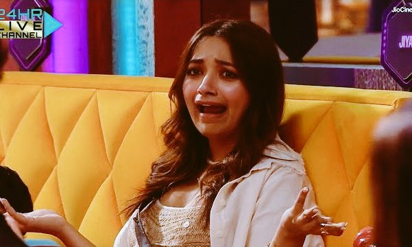 matrixdesign_'s tweet image. Lots of Folks are talking about &quot;Negative PR&quot; being used against them. 😂

Someone still has not played that  card.

That Someone was annihilated by 3 Large FDs and whole YT Community whole season . Coz she was the only actor with a FD.  🥺❤️🫶

#JiyaShankar #Abhiya @heyshankar_