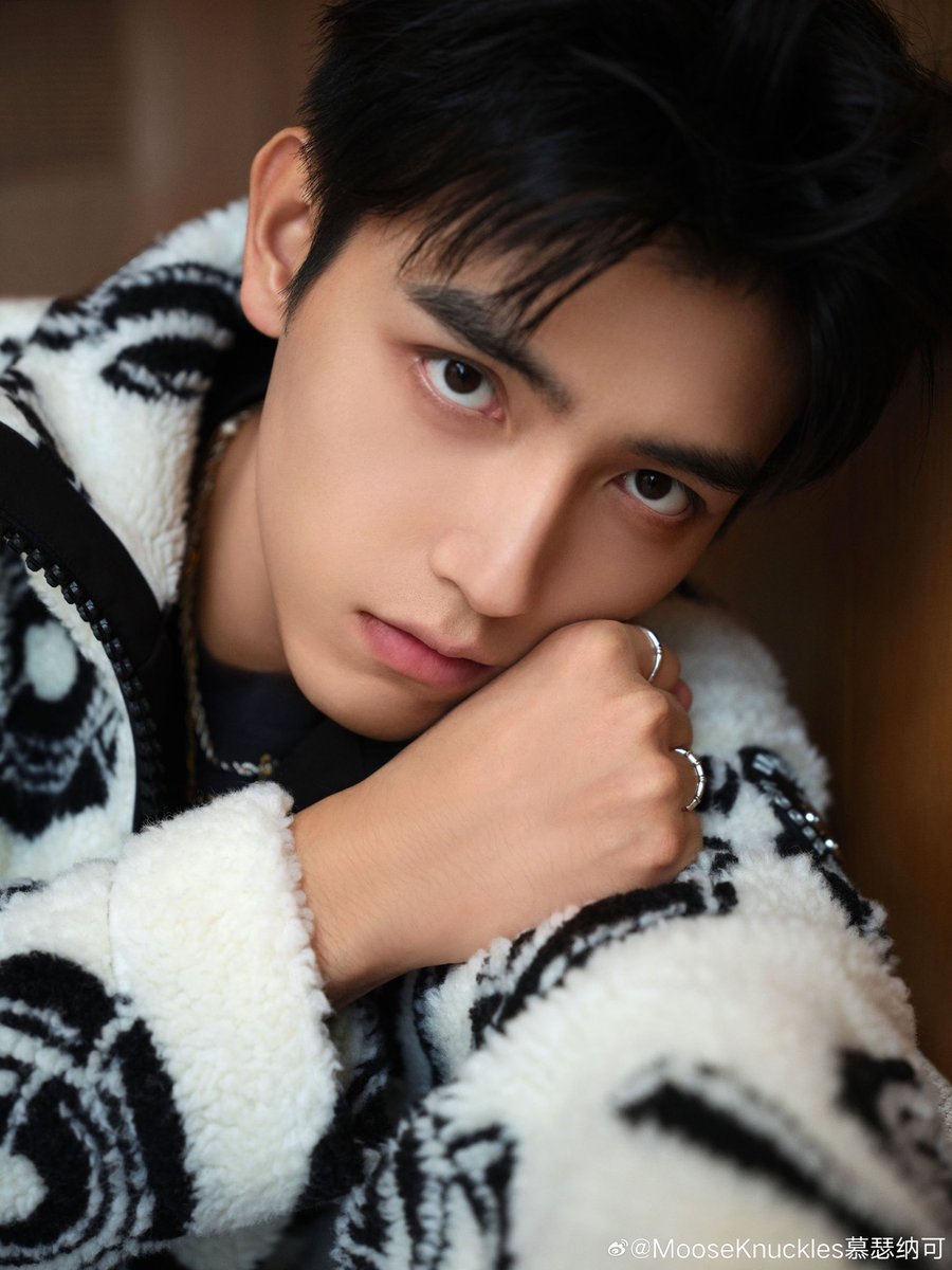 pearlsandcotton's tweet image. MooseKnuckles Weibo update with #ChenFeiYu 🤍🖤