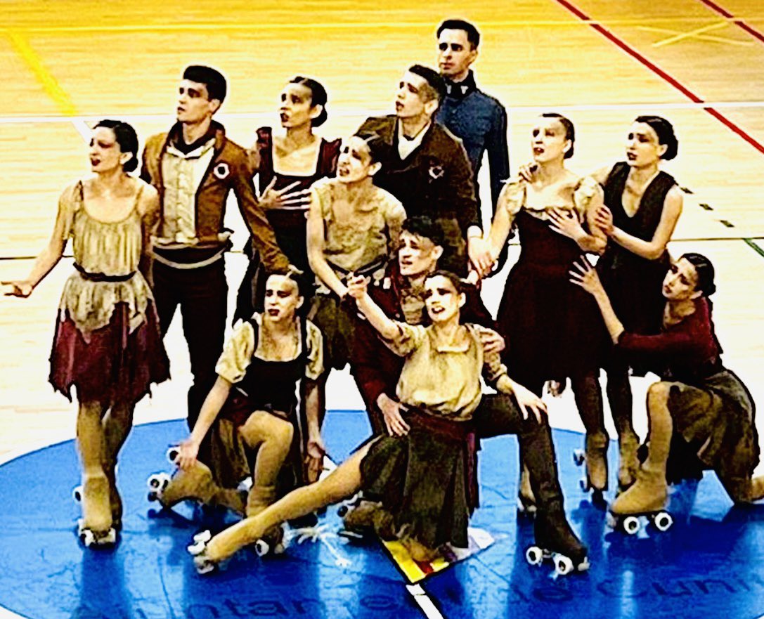 FCPatinatge's tweet photo. [🛼] El patinatge català lidera el mundial en grup xou petits. 
🥇@CPATona es proclama campió del món !!! 🌟
🥈Cunit Artístic Skating, plata
4a plaça: CPA Sant Quirze.
#Ibagué #Colombia 
@WorldSkate_news @Skatidor #esportcat 
#Catalunyaalmón https://t.co/tuObSEo2Yf