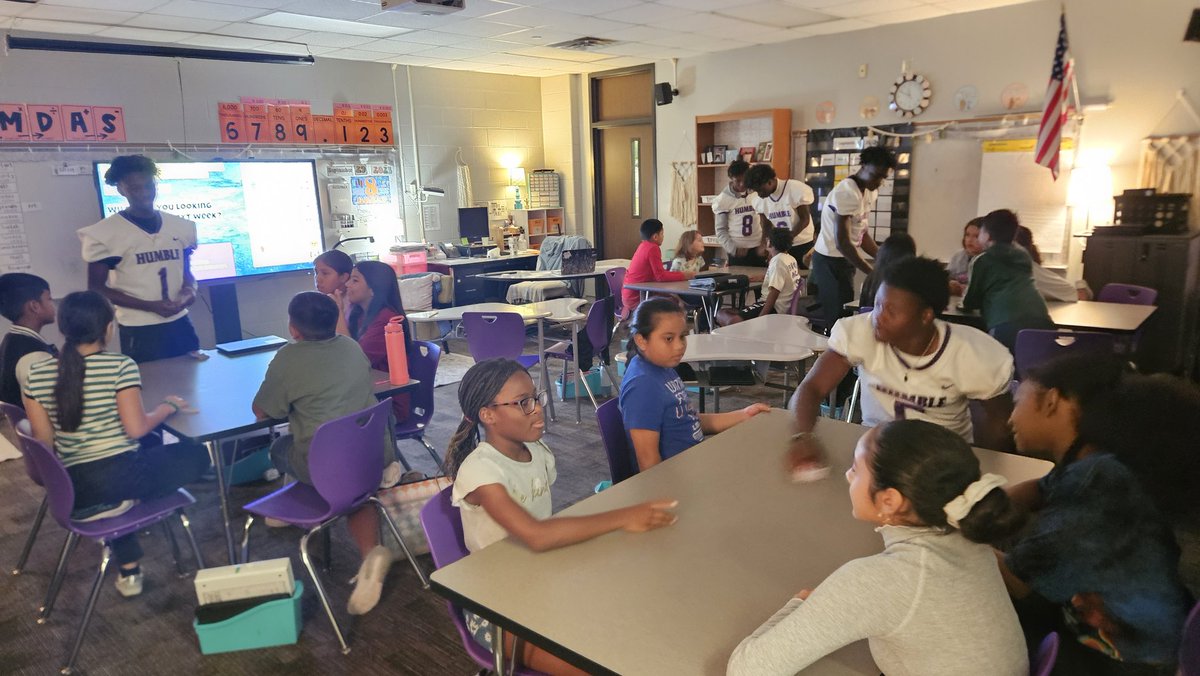 mafernan_ESE's tweet photo. Our lil wildcats thought it was the coolest thing ever having big wildcats hanging out and playing board games. Thank you @SMRob_Counselor and Mrs. Zambuto for setting this up! Just another reason why @HumbleISD_HE  is the best campus! https://t.co/si9P2CtQoU