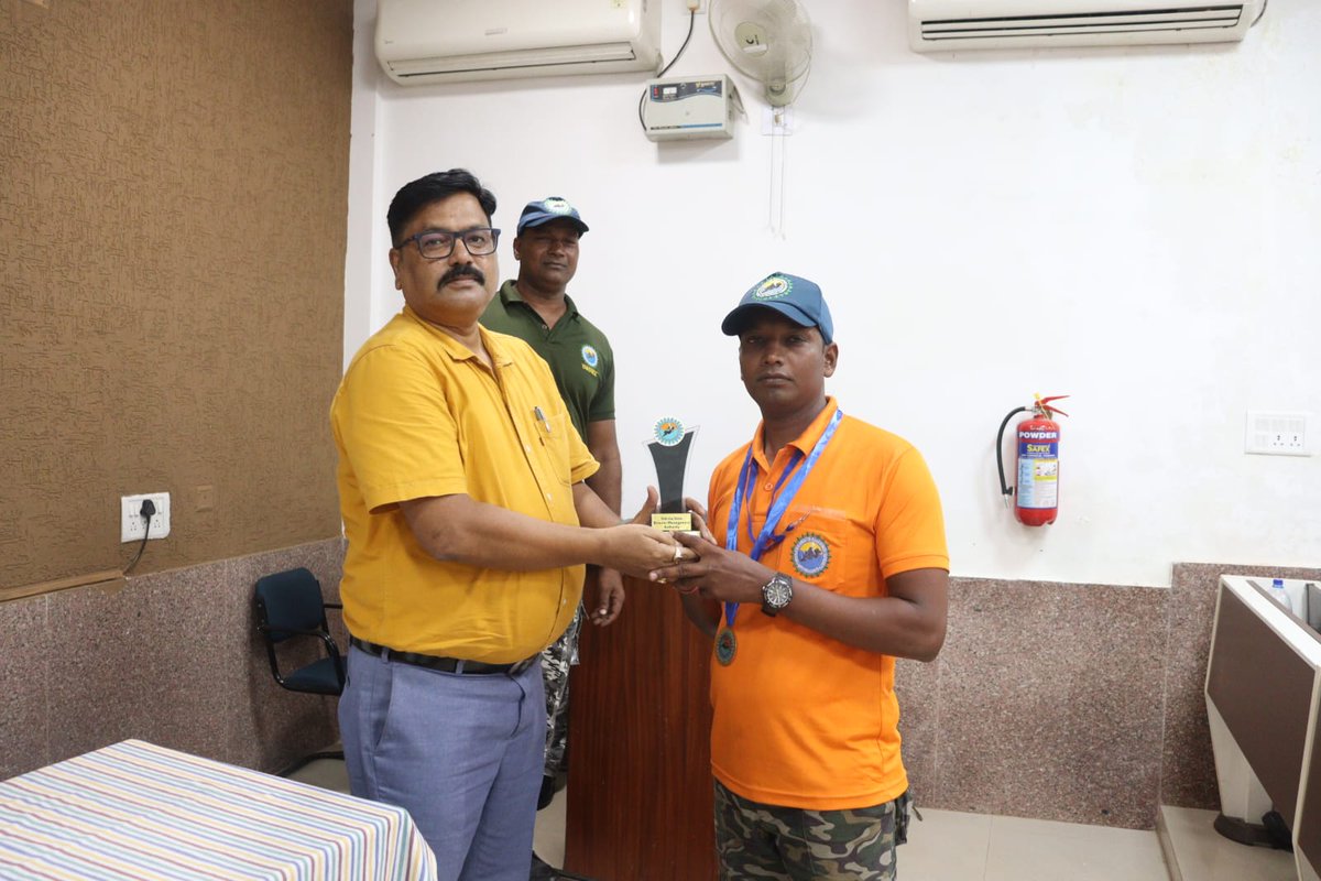osdmaodisha's tweet photo. The 3rd batch of Flood Rescue & Boat Operations (FRB) Training-2023 was concluded at DMTC. 35 #ODRAF & #FireServices personnel finished the course, enhancing the readiness for effective flood response. #DisasterTraining #FloodSafety #OdishaCares #ResilientOdisha #CapacityBuilding
@CMO_Odisha @SecyChief @MoSarkar5T @IPR_Odisha