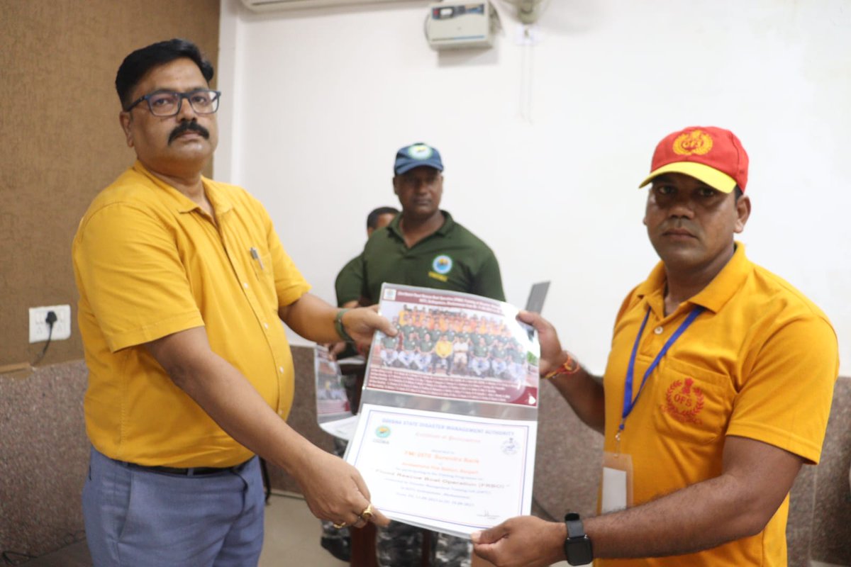 osdmaodisha's tweet photo. The 3rd batch of Flood Rescue & Boat Operations (FRB) Training-2023 was concluded at DMTC. 35 #ODRAF & #FireServices personnel finished the course, enhancing the readiness for effective flood response. #DisasterTraining #FloodSafety #OdishaCares #ResilientOdisha #CapacityBuilding
@CMO_Odisha @SecyChief @MoSarkar5T @IPR_Odisha