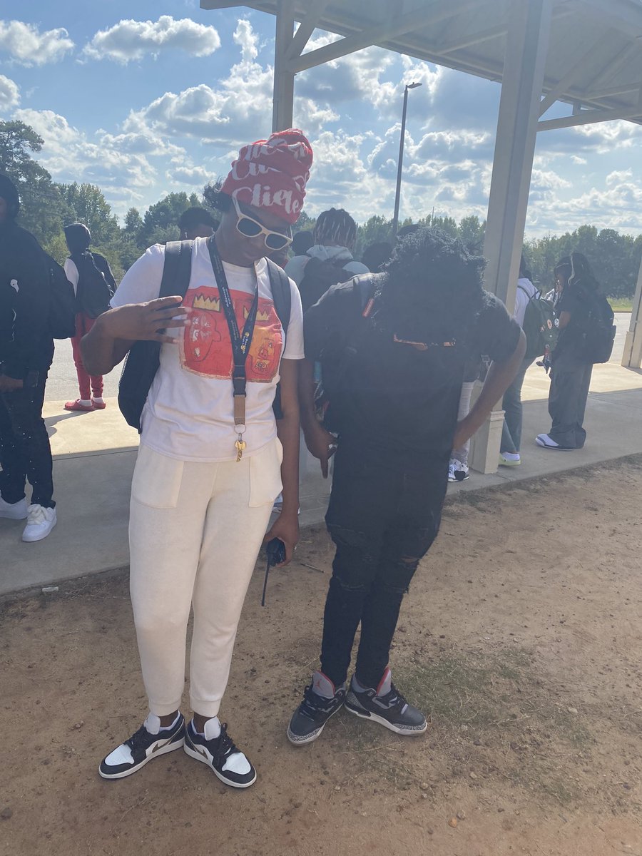 kbturner973's tweet photo. Homecoming week was so much fun! Today we dressed like the kids. How did I do?
@MHS_WarHawks @McDonoughHS_AD
#warhawkpride
#switchday
#Homecoming2023 https://t.co/U4a0AjtHwA