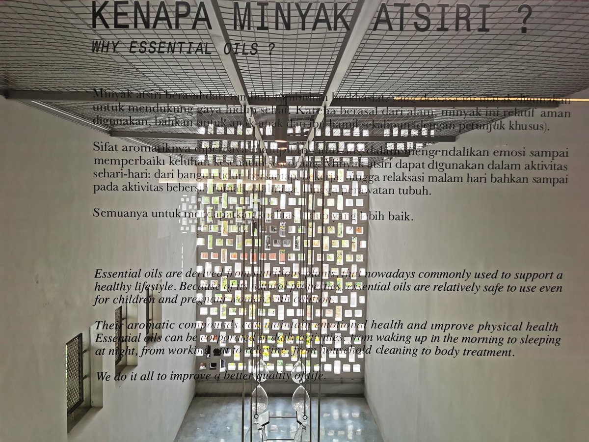 marahmahh's tweet photo. Taun lalu Alhamdulillah berkesempatan berkunjung ke Rumah Atsiri. Manteman ada yang udah pernah ke sini jugakah?

Wajib banget mampir ke Museumnya, interaktif dan edukatif banget. Sayang banget ga semept ke green housenya karena kesorean jadi keburu tutup.

Semoga ada rezeki buat kembali lagi.