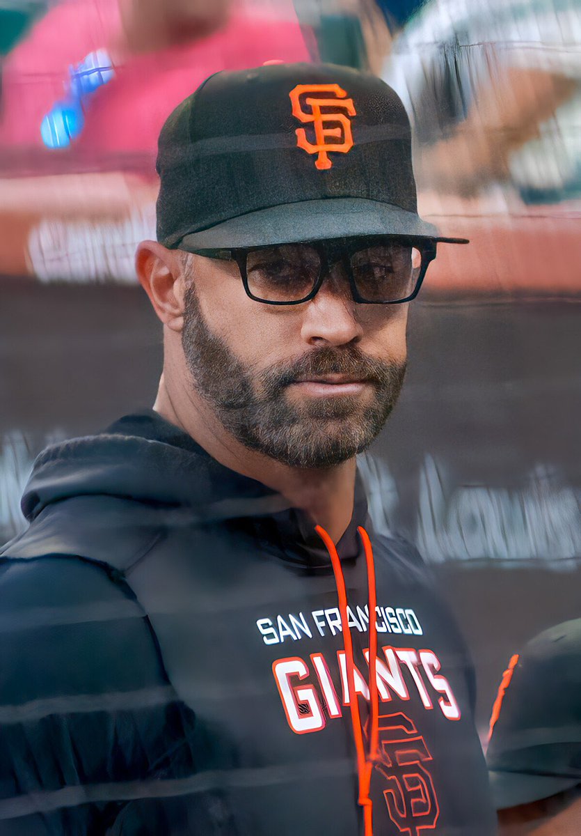 OhSoJorge's tweet photo. Why does bro like look what Gabe Kapler would revert back to if he yelled Shazam? #Giants #Dodgers https://t.co/sVTAsoc6Wu