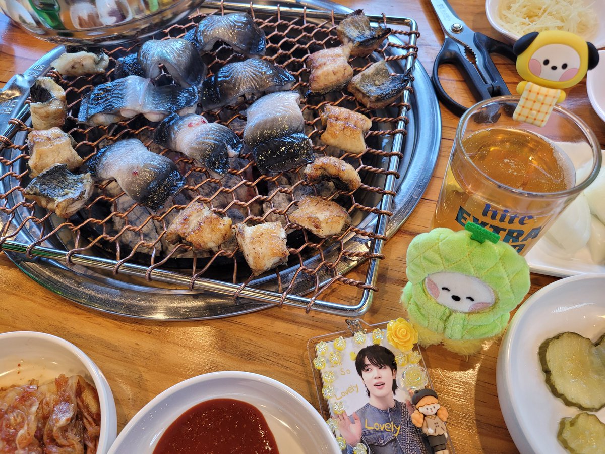 Jim_in10130613's tweet photo. 살찌우고 있어요 ㅋㅋㅋ
우리 지민이 말 잘 듣자 🤭
몸보신했으니 힘내서 더 열툽!!!
우리 님들도 맛난 거 많이 드시고
남은 기간 홧팅하기루 해요 💪🙌🫶
"반드시 승리하리라" ❤️🔥
#VoteAndStreamForJimin
#ThisIsJimin
#JIMIN JIMIN JIMIN https://t.co/Es8uRHcSMZ