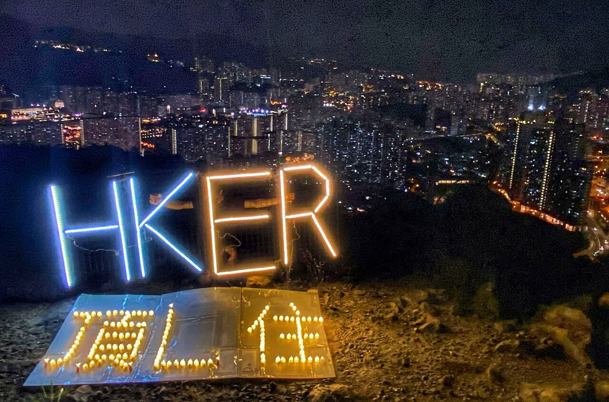 Stand_with_HK's tweet photo. Hong Konger, Persist! 

Hope HongKongers will all get to spend our mid-autumn festival with our loved ones! https://t.co/yu4NcPwH91