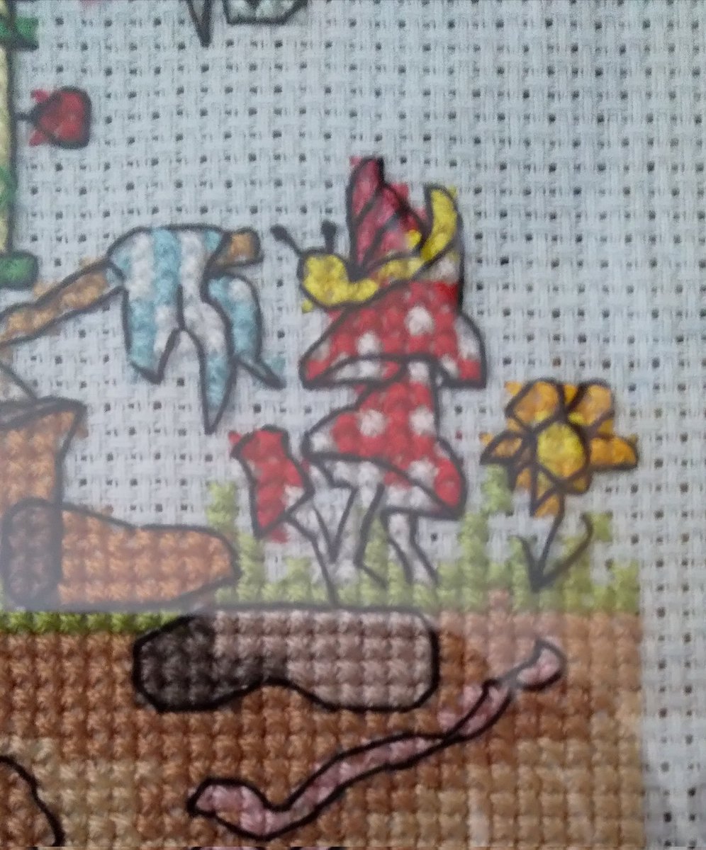 P1uQazEjmX3YzIU's tweet image. 額入れしました🎀
楽しい図案のイメージに
合うかなと額を選びました😍

好きな所もポストします🦔
アクリル板の反射があります😂

#BothyThreads
#GypsyWagon