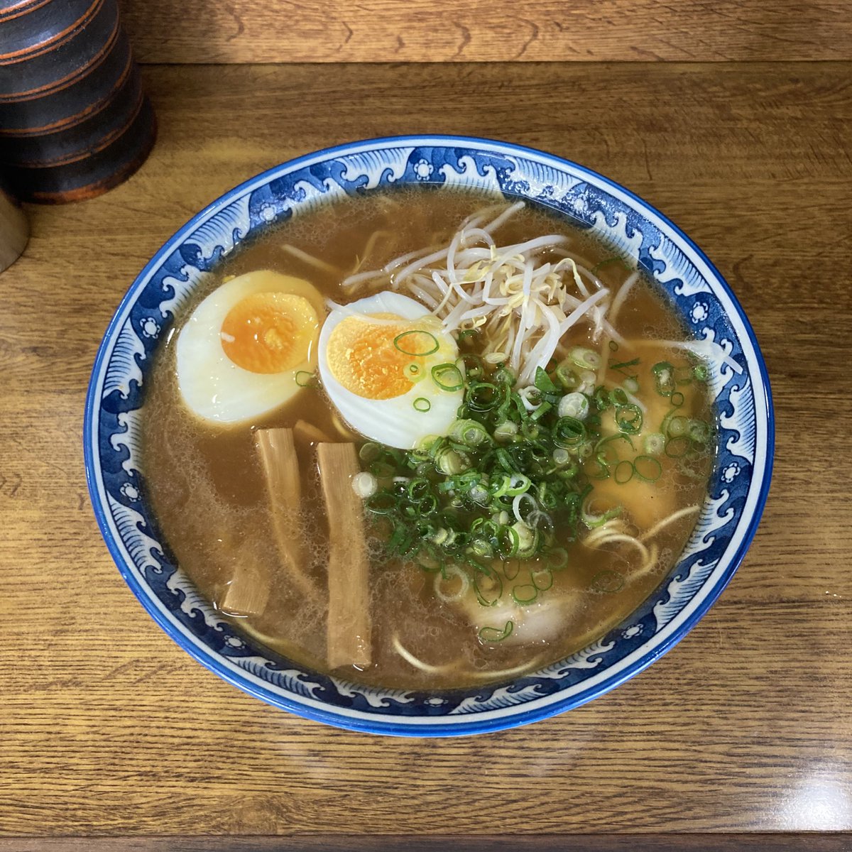BeamerR25's tweet photo. 今日��� #ラーツー日記 はらーめん亭の玉子そば(大)
豚骨しょうゆの王道岡山ラーメン
魚介も香るスープが硬めの細麺によく絡んでウマし！
長年値上げせずに頑張ってたけど明日から少し値上げするらしい
ごちそうさまでした🙏🏻 https://t.co/o6nk5WXOfQ