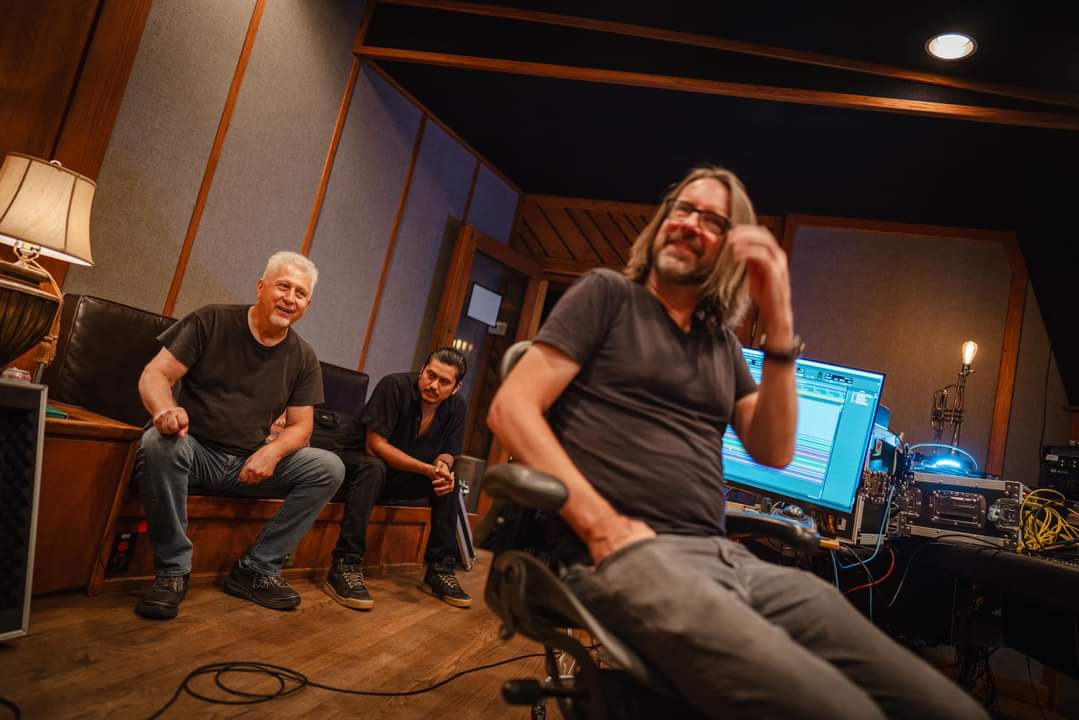 ihate100bees's tweet photo. 2 days of sessions in Austin Texas at Arlyn recording studios. Cutting 14 new songs. Sounding incredible! Chris Bell engineering, Joseph engineer assistance, Michael Davila on drums, Eli menezes on bass. Thank you Arlyn studios! https://t.co/aOUKqZQUhg