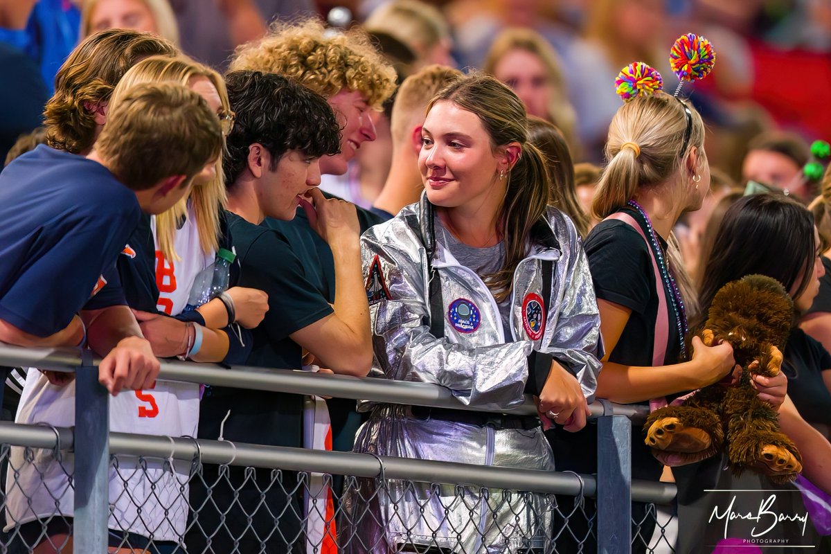 MarcBarryPhoto's tweet photo. A few images from @RogersHeritage Homecoming Friday night.

@war_heritage @WarEaglesFB @RPS_Athletics https://t.co/PioYuCl2Ti