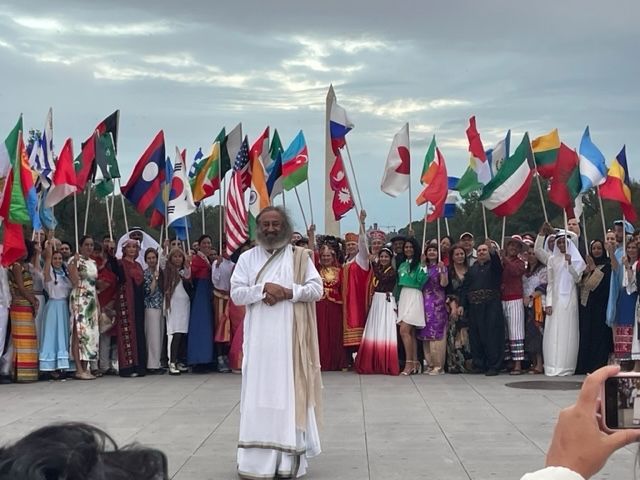ErikSolheim's tweet photo. Celebrating the idea of Oneness in Washington 🇺🇸.

@srisri Ravi Shankar inspired us all with call for peace and for Oneness in a fractured world.

I was honored to speak together with Indian 🇮🇳 foreign minister @DrSJaishankar, former UN Secretary General Ban Ki-moon ++ https://t.co/ZGHkyI7oNI