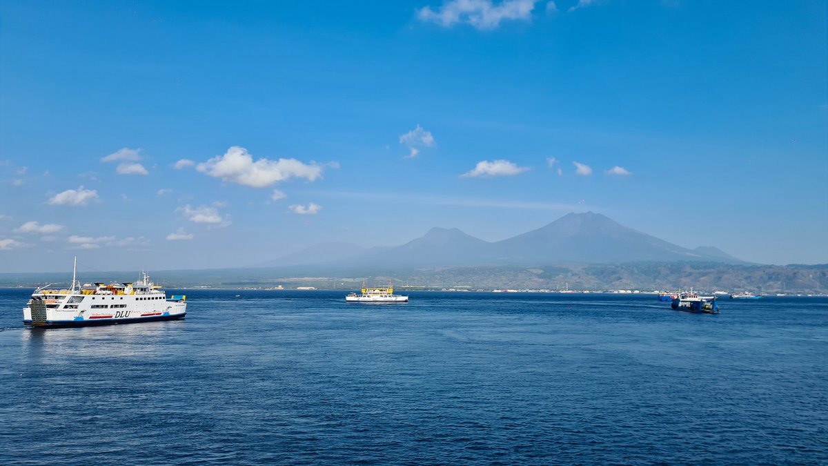 Crossing to Java again. Good to see you Raung🌋 and Merapi-Ijen🌋