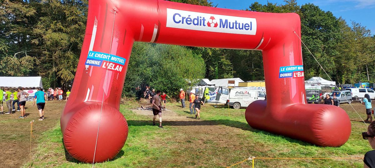 CMMABN's tweet photo. [ACTU]  La #course à obstacles "La Haute Folie"  porte bien son nom ! #Partenaires de cette 5ème édition, les caisses de Cherbourg en Cotentin (50) ont participé à cette course de "folie" aux obstacles emblématiques. 💪
#LeCMsoutientLaVieLocale https://t.co/fRHVEpEjX4
