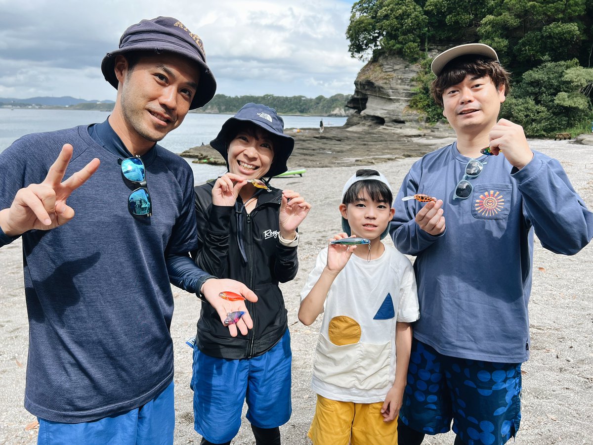 beGOODfunEGG's tweet photo. 胴網海岸にて開催されているmyx主催GOOD OPEN WATER2023🎉

GOOD RODの延べ竿を使って釣り教室を行っています！
初めて釣りをした皆さんは魚からのアタリに大興奮😍✨

ブースでは大人気のルアーペイントも実施！
無料で出来ますので、明日ぜひお越しください🎵

9時からお待ちしています🙌🏻 https://t.co/bbEFidTroi