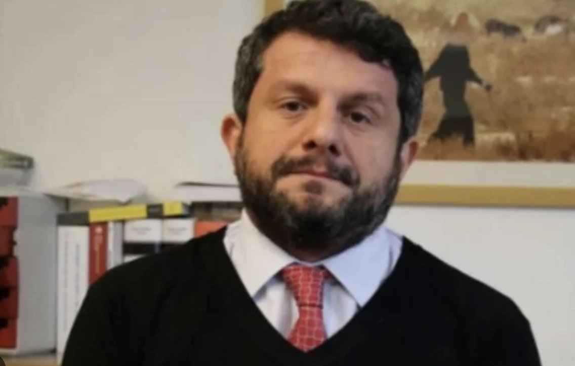 GEZİ PARKI davasının gerekçeli kararını okudum.

Karardaki en önemli sorun, Anayasa'nın 38'inci maddesinde yer alan "suçta ve cezada şahsilik" ilkesinin göz ardı edilmesidir. 

Yer kısıtlı olduğu için kısa değerlendirmemi, 70 binden fazla yurttaşın hür iradesiyle oy verip