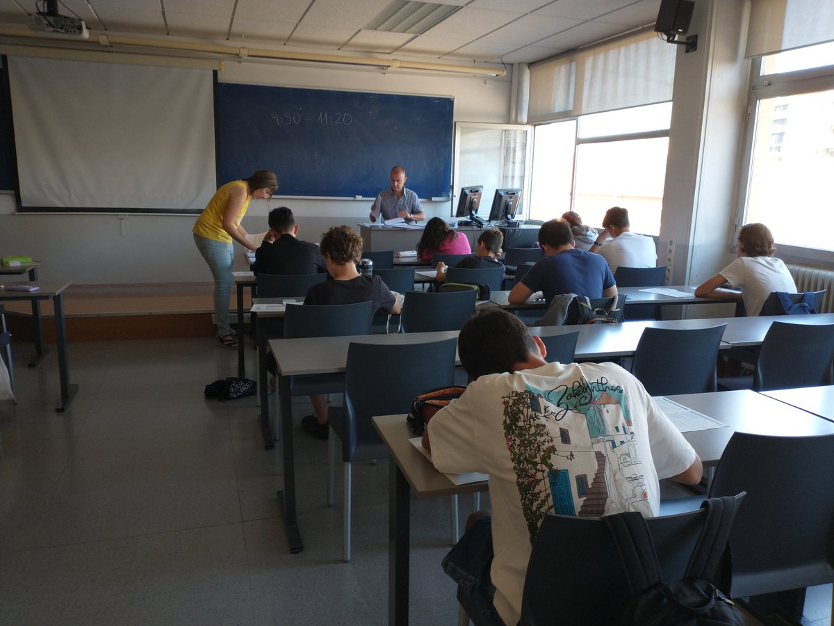 7demates's tweet photo. Avui hem fet la prova de selecció pels participants del 7deMates. Resolució de problemes, esmorzar i joc en grup al pati! Tots els participants rebran un correu per saber si entren al projecte. Moltes gràcies als assistents!! https://t.co/GSQul8UaWU