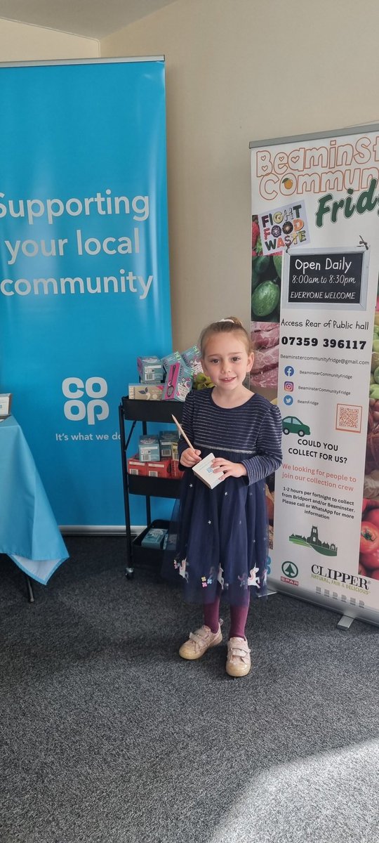 I met lovely Jessica today. <a href="/coopuk/">Co-op</a> are thrilled to be supporting  Beaminster Big Green Day. Jessica is excited to plant the lavender and daisies 🌼
<a href="/CoopSueG/">Sue Green</a>
#itswhatwedo #Swcoopmps #community #sustainable