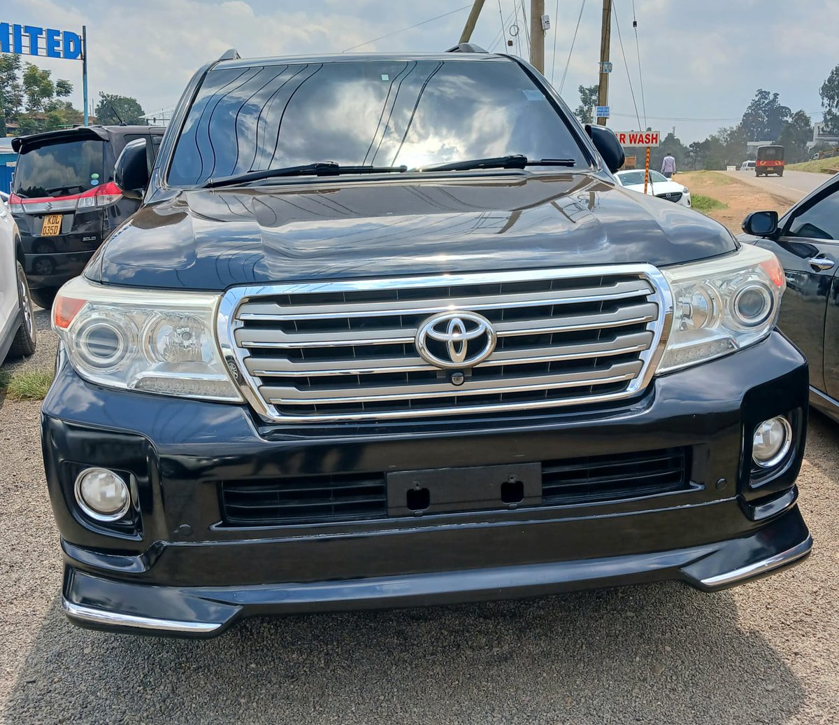 JaMtoka's tweet photo. • 2013 Toyota Land Cruiser ZX — URJ202
• 4600cc NA V8 Petrol (1UR-FE)
• 304hp/439Nm
• 6-Speed AT
• 10 Airbags, 4WD, Downhill Assist Control, TCS, EBD, VSC, ABS, BA, CC
• Alloy Wheels, Fog Lights, Cooler Box, 7 Leather Seats, Side Steps, Sunroof
• Fuel Tank: 93L
• Registration: KCV
• Location: Nairobi
• KSh4,900,000
• +254733665551