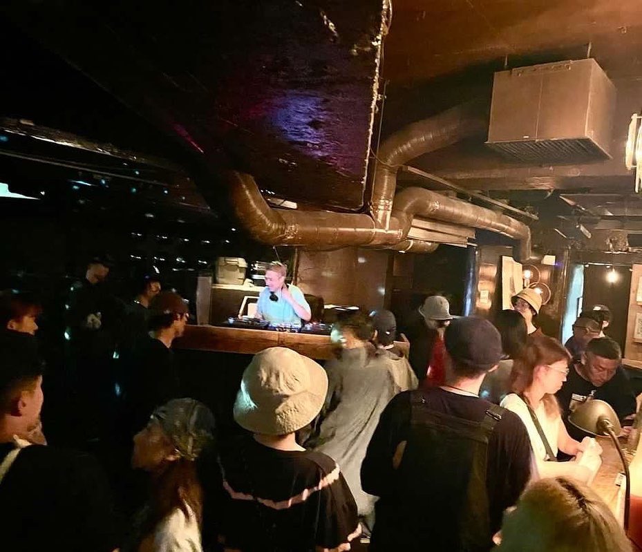 djsancon's tweet photo. 昨夜GLOBAL RHYTHMS
15th Anniversary Special
at theroom shibuya tokyo

楽しい最高な一夜でした🔥

やはり #theroomshibuya は最高や！

#tokyonight #tokyonightlife #tokyosibuya 
#tokyotonightclub #sibuyatheroom #djsancon 
#nightlife #tokyointernationalparty #internationalparty https://t.co/hibm4tPieC