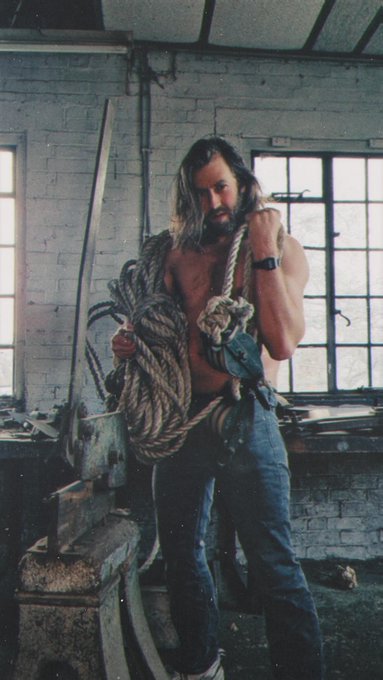 Let me tie you up! https://t.co/1P0Xsfpv5R