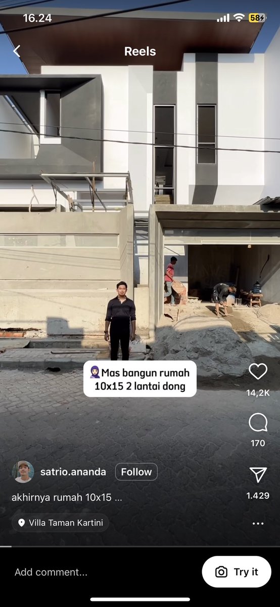 veliahandika's tweet photo. dia rumah segitu jdi gedong bgt kelihatannya:( rumah saya 10x20 kok biasa aja yaa😂 https://t.co/5hzCN2s7A4