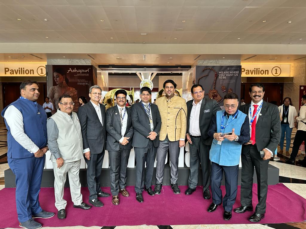 saurabh_gadgil's tweet image. Thank you GJC for having me as the Guest of Honour at the inauguration of the Gems and Jeweller show Diwali Edition! 

#GJS #DiwaliEdition #GJC #Inauguration #Mumbai #PNGJewellers #ThinkPure